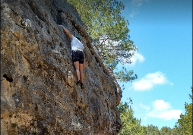  Climbing supervised by an instructor 